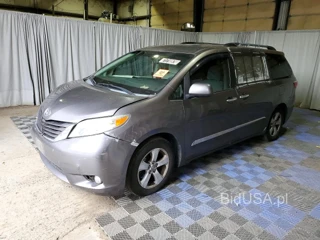TOYOTA SIENNA LE