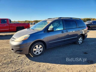 TOYOTA SIENNA LE 7 PASSENGER