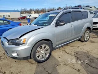 MITSUBISHI OUTLANDER SE