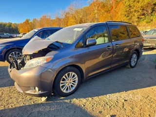 TOYOTA SIENNA XLE PREMIUM 8-PASSENGER