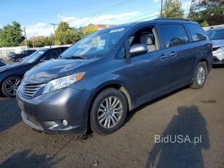 TOYOTA SIENNA XLE 8-PASSENGER