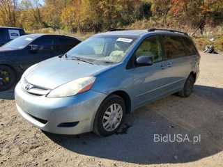TOYOTA SIENNA LE 8-PASSENGER