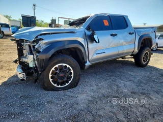 TOYOTA TACOMA SR5