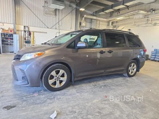 TOYOTA SIENNA L