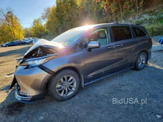 TOYOTA SIENNA XLE