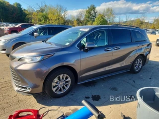 TOYOTA SIENNA XLE