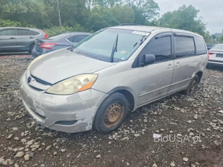 TOYOTA SIENNA LE 7 PASSENGER