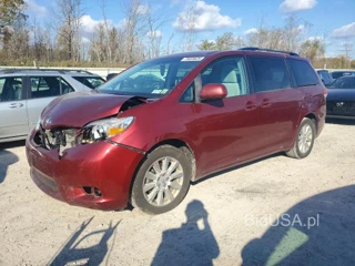 TOYOTA SIENNA LE