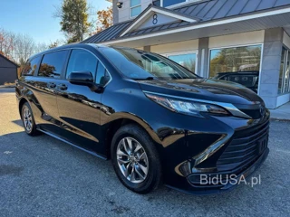 TOYOTA SIENNA LE