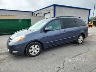 TOYOTA SIENNA XLE
