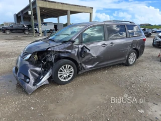 TOYOTA SIENNA XLE 8-PASSENGER