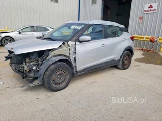 NISSAN KICKS SV