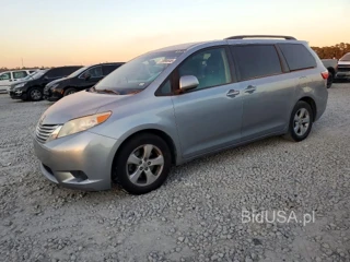TOYOTA SIENNA LE