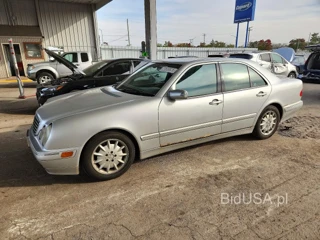 MERCEDES-BENZ E 320