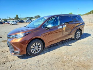 TOYOTA SIENNA LE