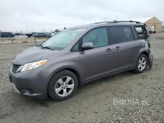 TOYOTA SIENNA LE