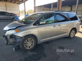 TOYOTA SIENNA XLE 8-PASSENGER