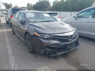 TOYOTA TOYOTA CAMRY SE