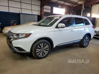 MITSUBISHI OUTLANDER SE