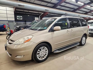 TOYOTA SIENNA XLE