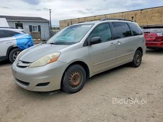 TOYOTA SIENNA LE 8 PASSENGER