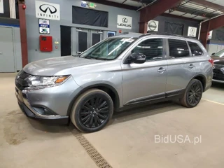 MITSUBISHI OUTLANDER SE