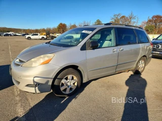 TOYOTA SIENNA LE 8-PASSENGER