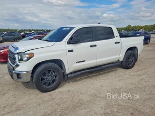 TOYOTA TUNDRA CREWMAX SR5