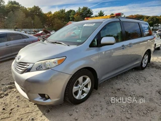 TOYOTA SIENNA LE