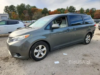 TOYOTA SIENNA LE