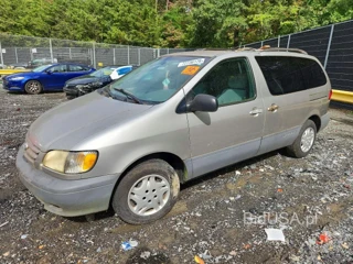 TOYOTA SIENNA LE