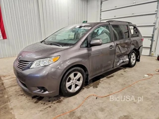 TOYOTA SIENNA LE