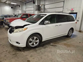 TOYOTA SIENNA LE
