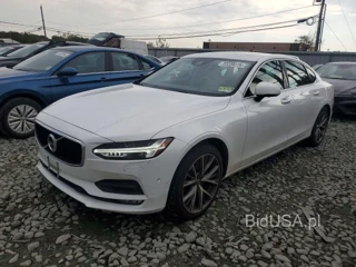 VOLVO S90 T5 MOMENTUM