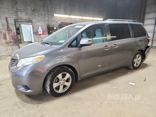 TOYOTA SIENNA LE