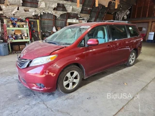 TOYOTA SIENNA LE
