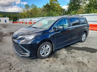 TOYOTA SIENNA XLE