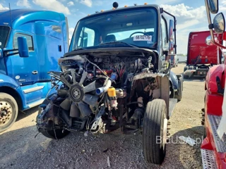 FREIGHTLINER M2