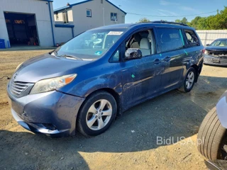 TOYOTA SIENNA LE
