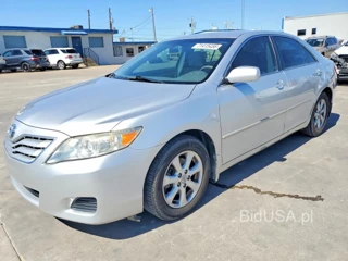 TOYOTA CAMRY LE V6