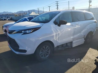 TOYOTA SIENNA LE