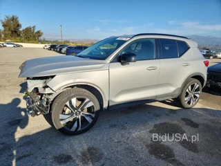 VOLVO XC40 PLUS