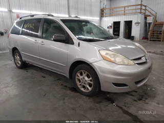 TOYOTA TOYOTA SIENNA LE