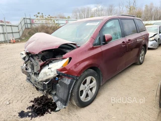 TOYOTA SIENNA LE