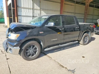 TOYOTA TUNDRA CREWMAX SR5