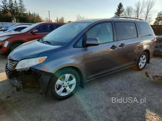 TOYOTA SIENNA BASE 7-PASSENGER
