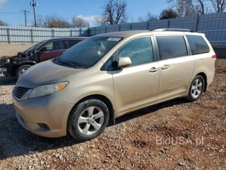 TOYOTA SIENNA LE