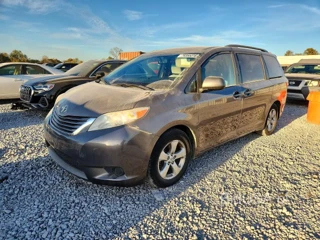 TOYOTA SIENNA LE