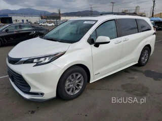 TOYOTA SIENNA XLE