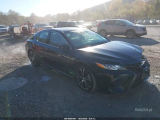 TOYOTA TOYOTA CAMRY SE